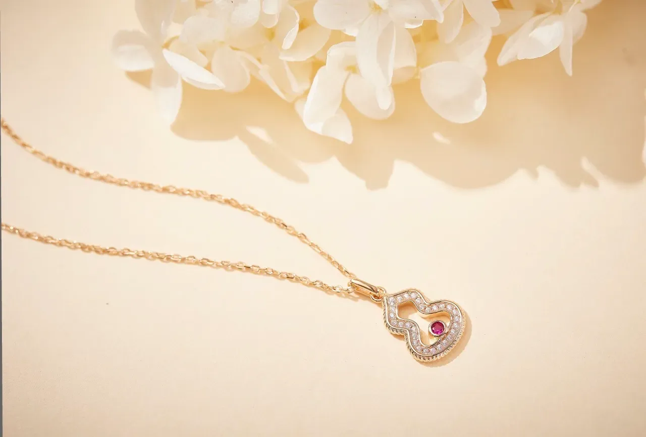 Gold Red Gourd-Shaped Pendant Pavé-Set Stones Necklace 6