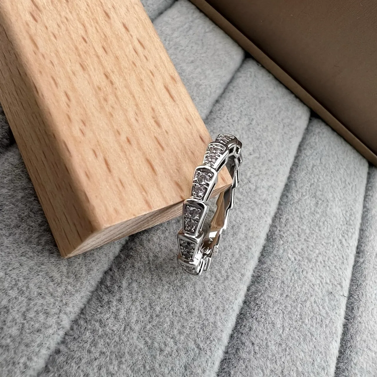 Gold Silver Bamboo-Link Motif Pavé-Set Clear Stones Ring 5