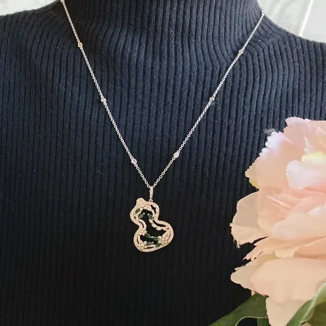Gold Silver Gourd-Shaped Pendant Pavé-Set White Stones Necklace 9