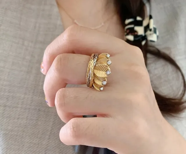 Gold Silver Multi-Part Feather Motif Chevron-Engraved Leaves Ring 9