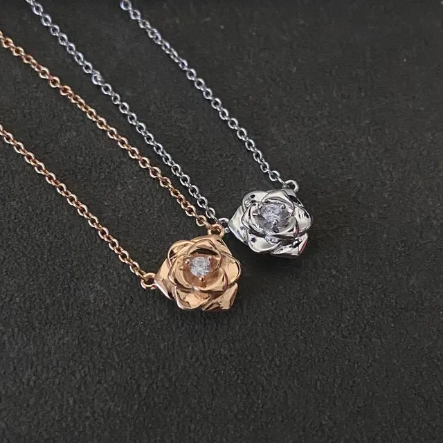 Gold Silver Rose-Shaped Pendant Central Round Stone Necklace 2