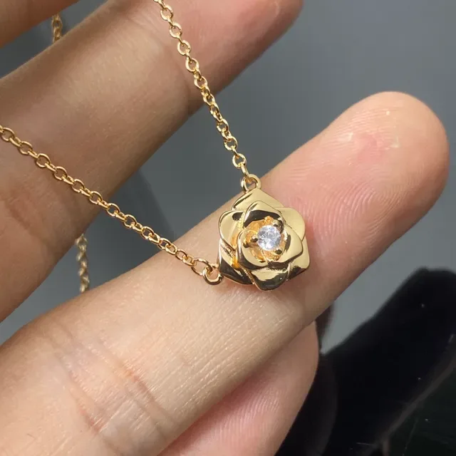 Gold Silver Rose-Shaped Pendant Central Round Stone Necklace 4