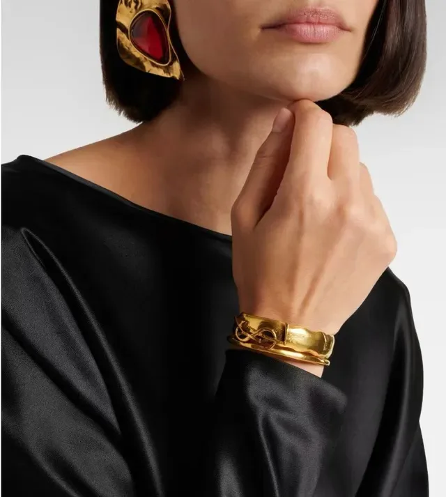 Gold Textured Sculptural Clasp Jewelry 2