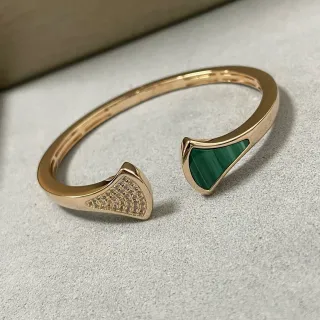سوار كف ذهبي اللون غير متناظر مالاخايت وكريستال مكسو