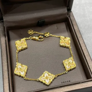 Pulsera de Motivo Floral Cinco con Inlay Blanco en Oro