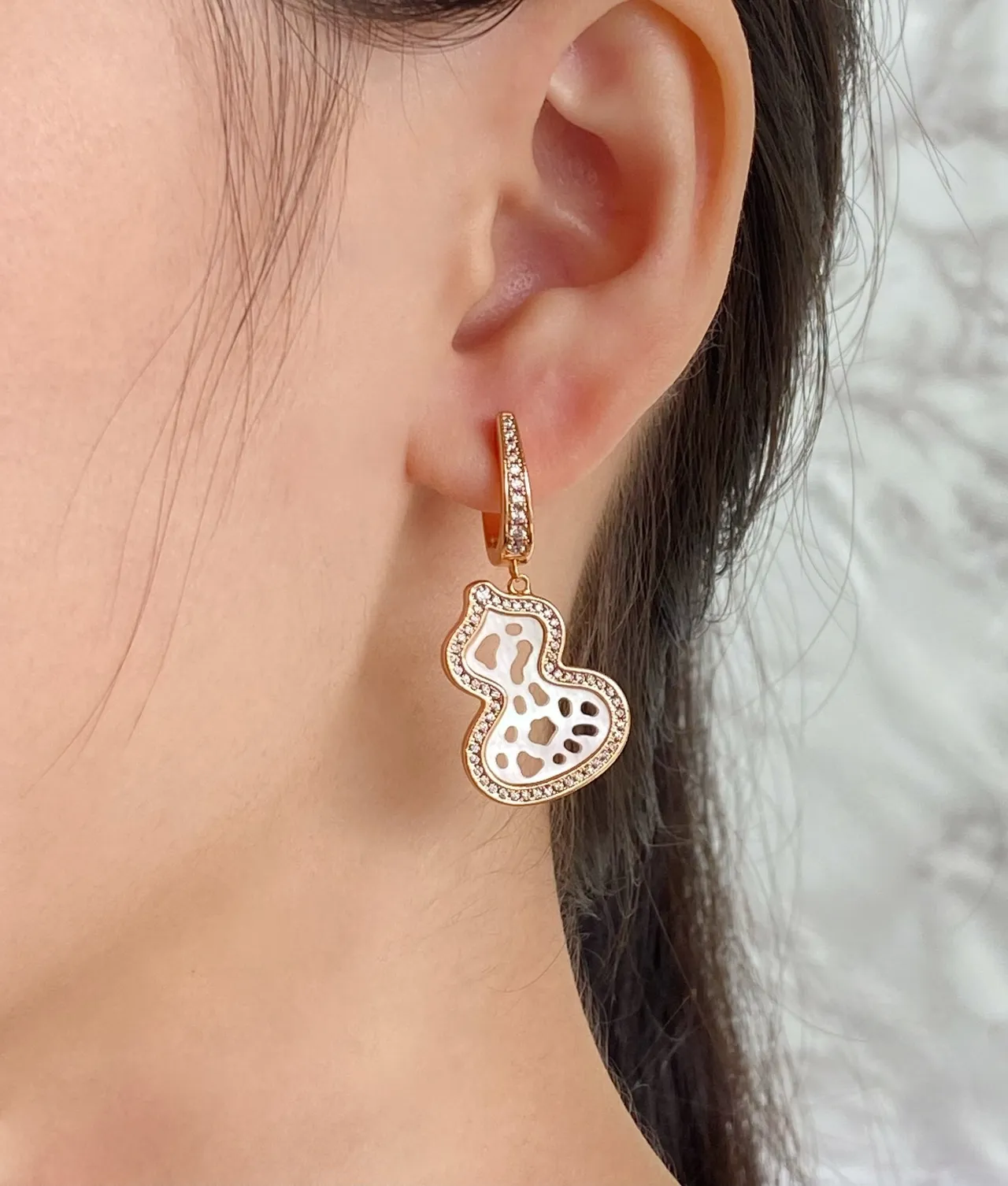 Gold-Tone Gourd-Shaped Openwork Mother-of-Pearl and Pavé Crystal Earrings 9