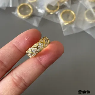 خاتم ذهبي اللون هندسي كويلتيد باڤيه