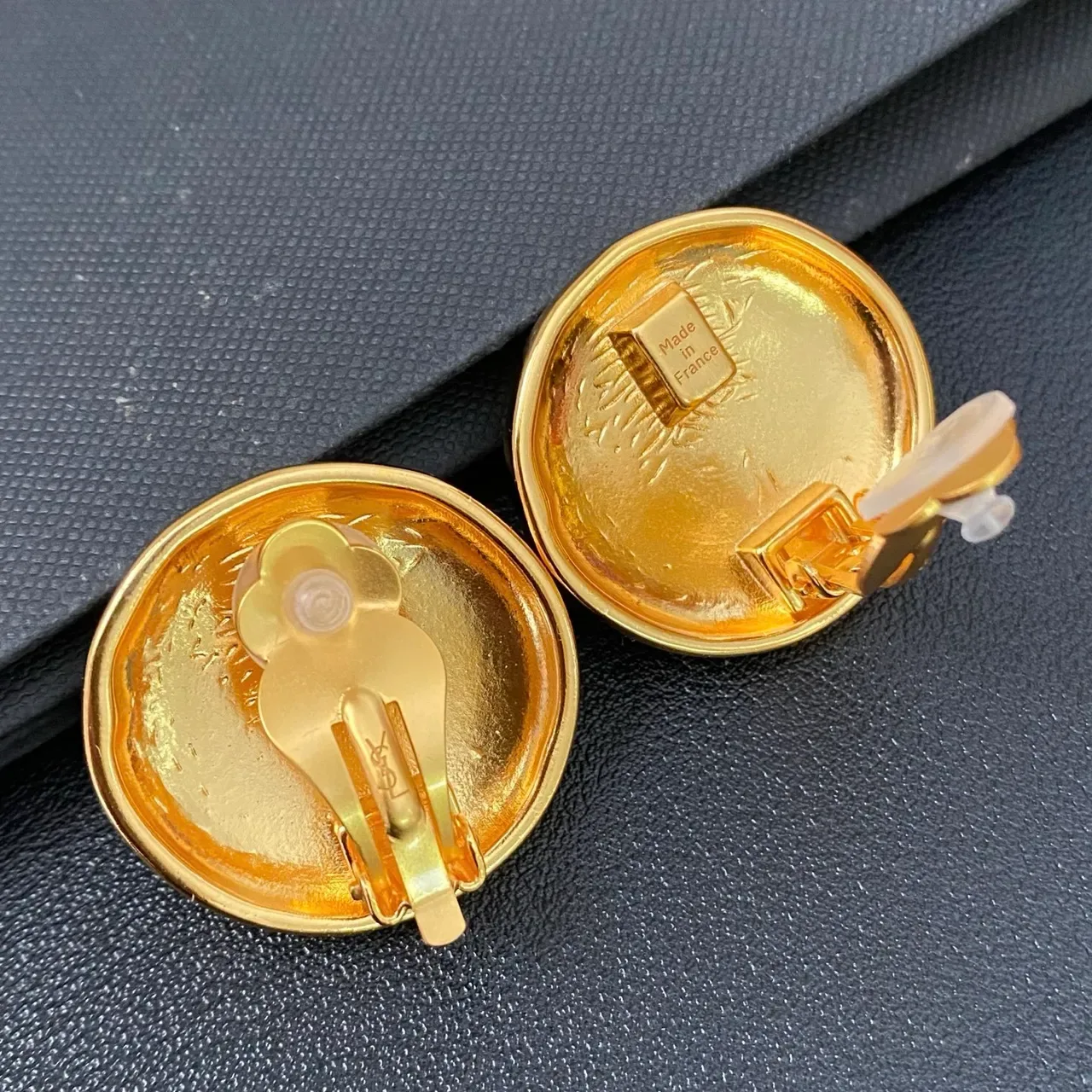 Gold-Tone Textured Bezel Pearl Stud Earrings 4
