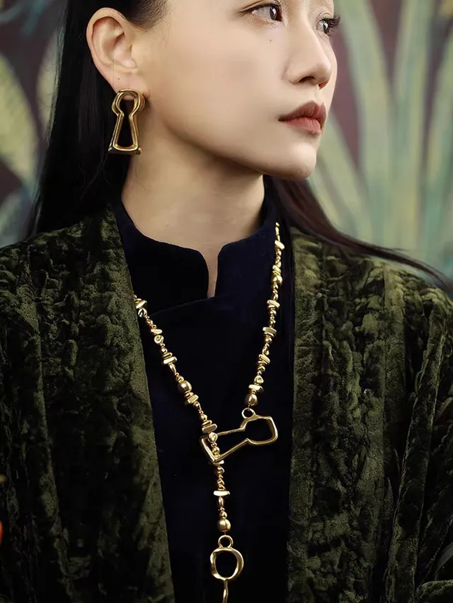 Gold-Tone Textured Keyhole Silhouette Earrings 3