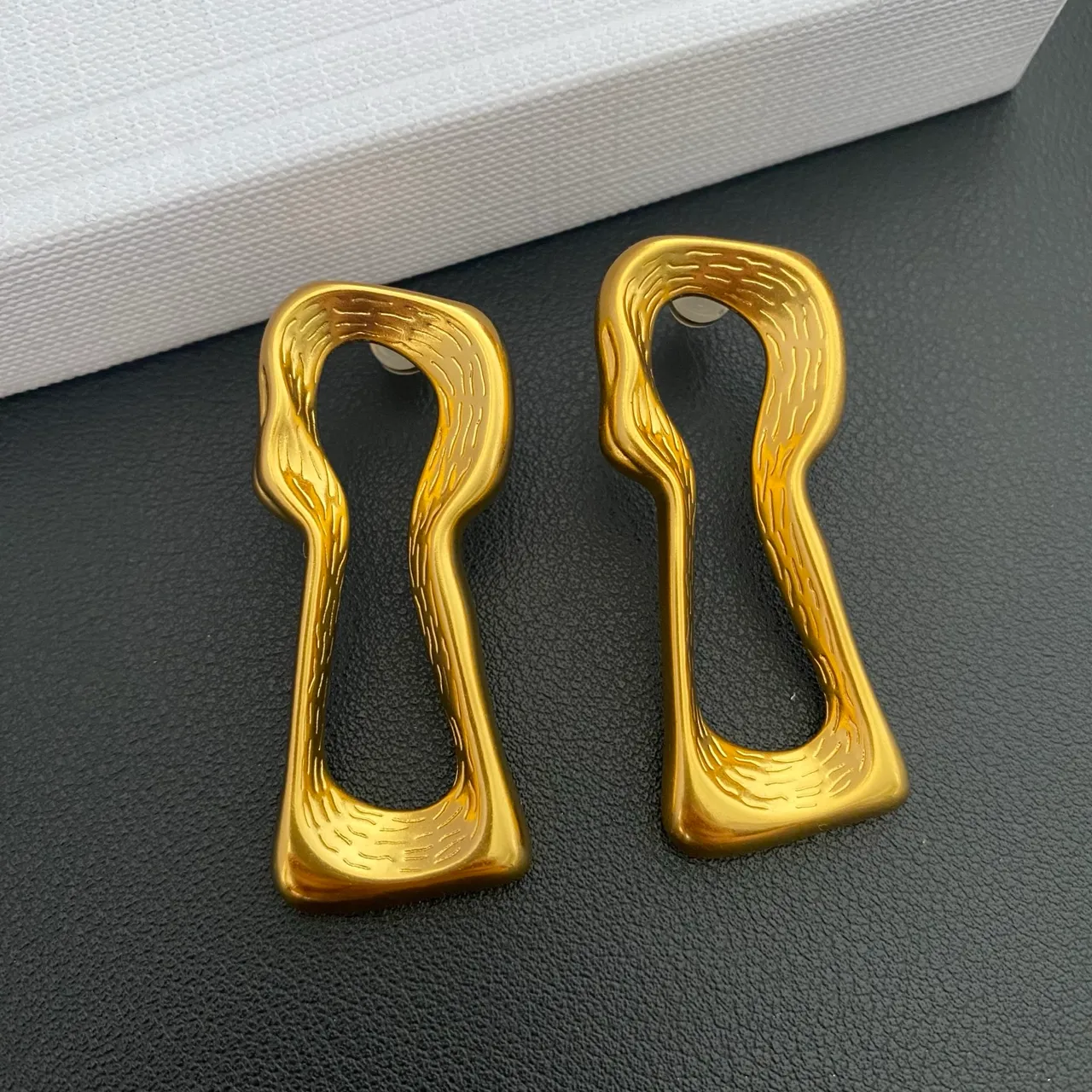 Gold-Tone Textured Keyhole Silhouette Earrings 7