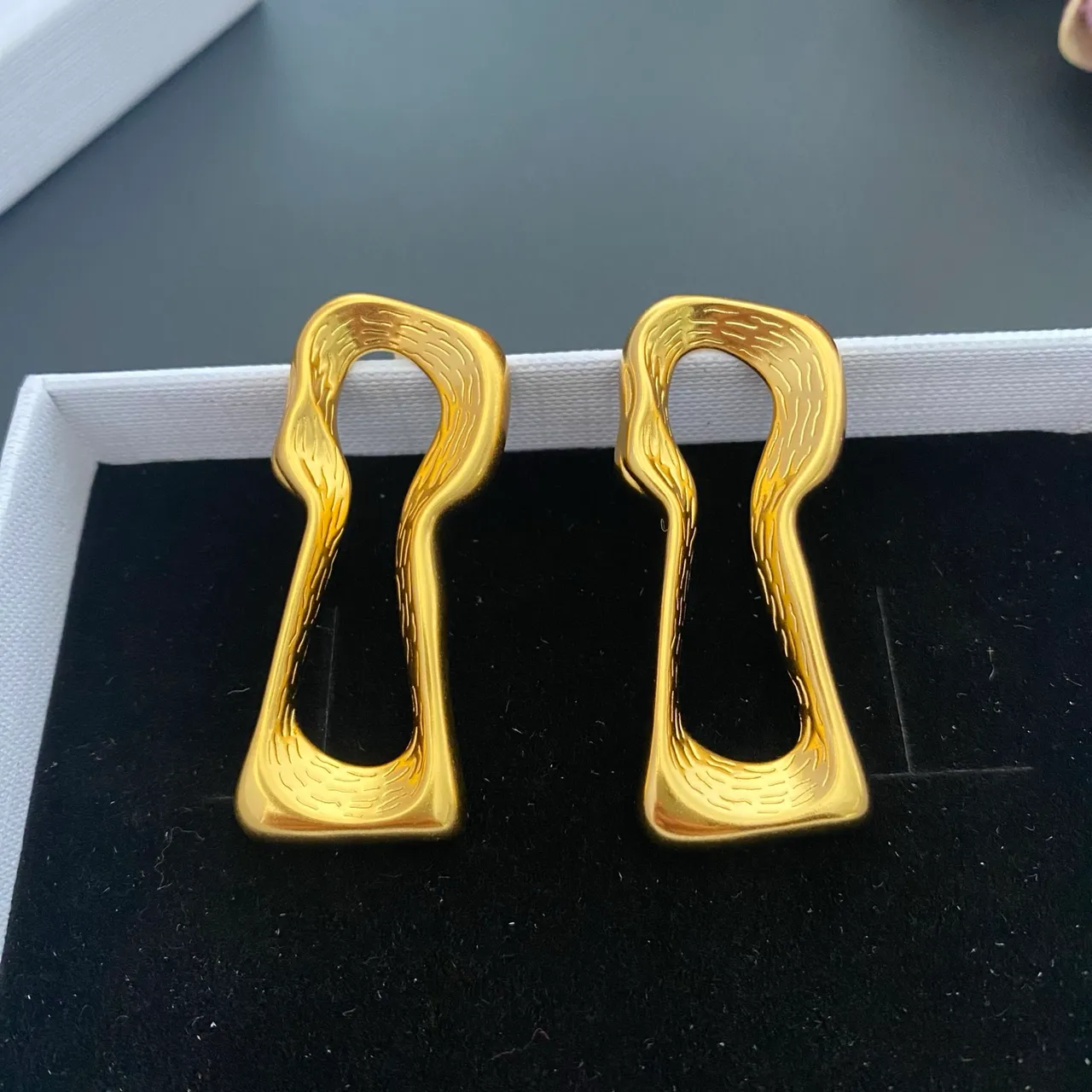 Gold-Tone Textured Keyhole Silhouette Earrings 8