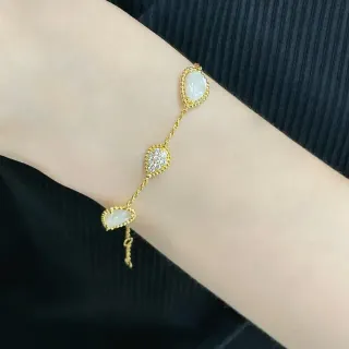 سوار باللون الذهبي ثلاثي الربط بحجر بيضاوي وكريستال