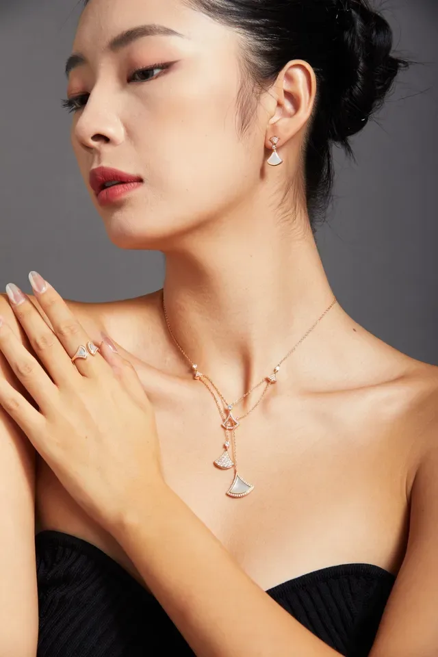 Gold White Rose Tone Fan-Shaped Motifs Necklace 4