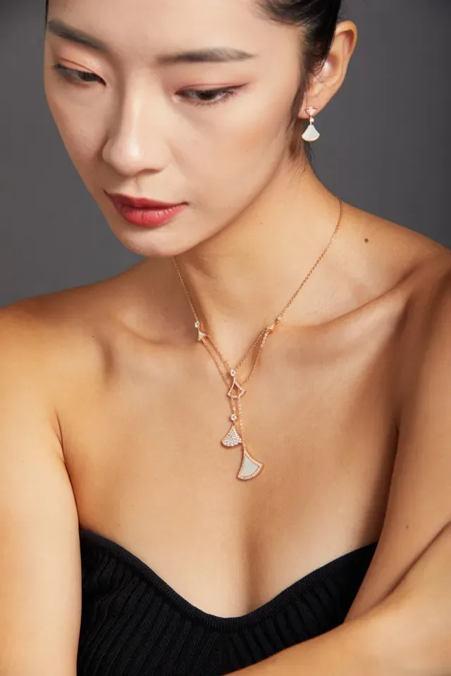 Gold White Rose Tone Fan-Shaped Motifs Necklace 6