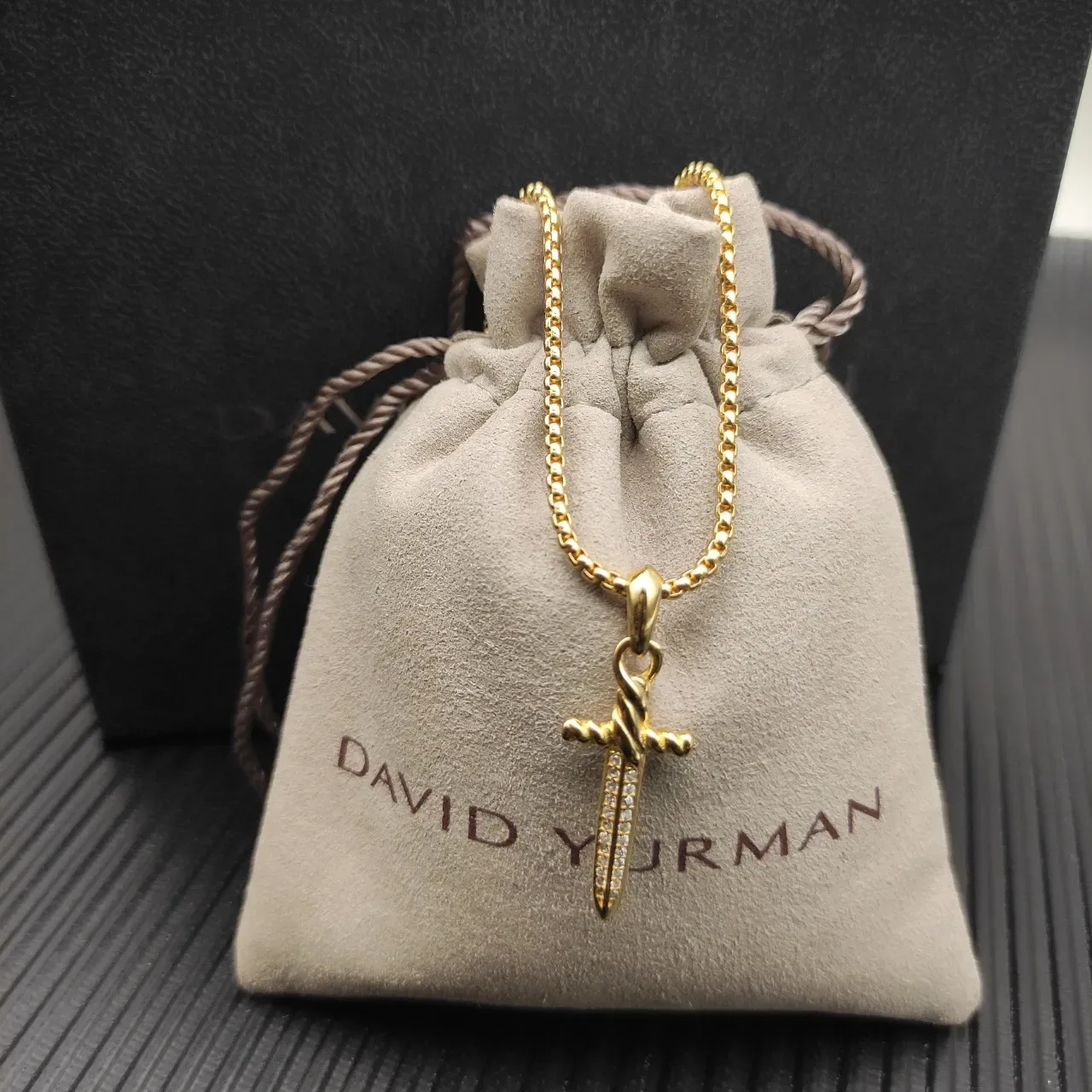 Gold White Twisted Rope Motif Dagger-Shaped Pendant Necklace 2