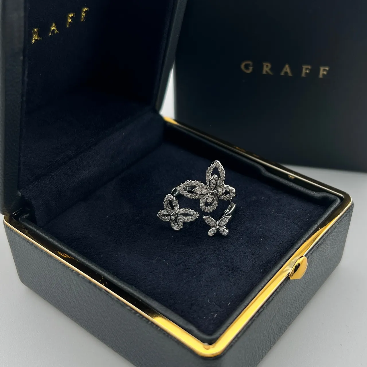 Graff Butterfly Motif Pavé-Set White Metal Rings 3