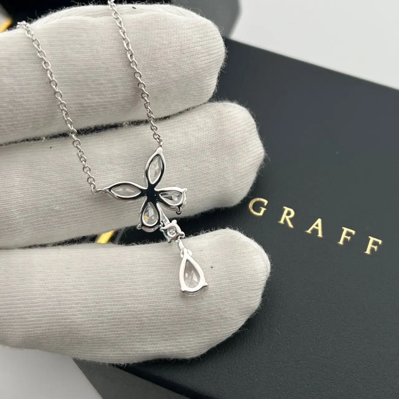 Graff Flower-Inspired Marquise and Pear-Cut Diamond Pendant Necklace 3