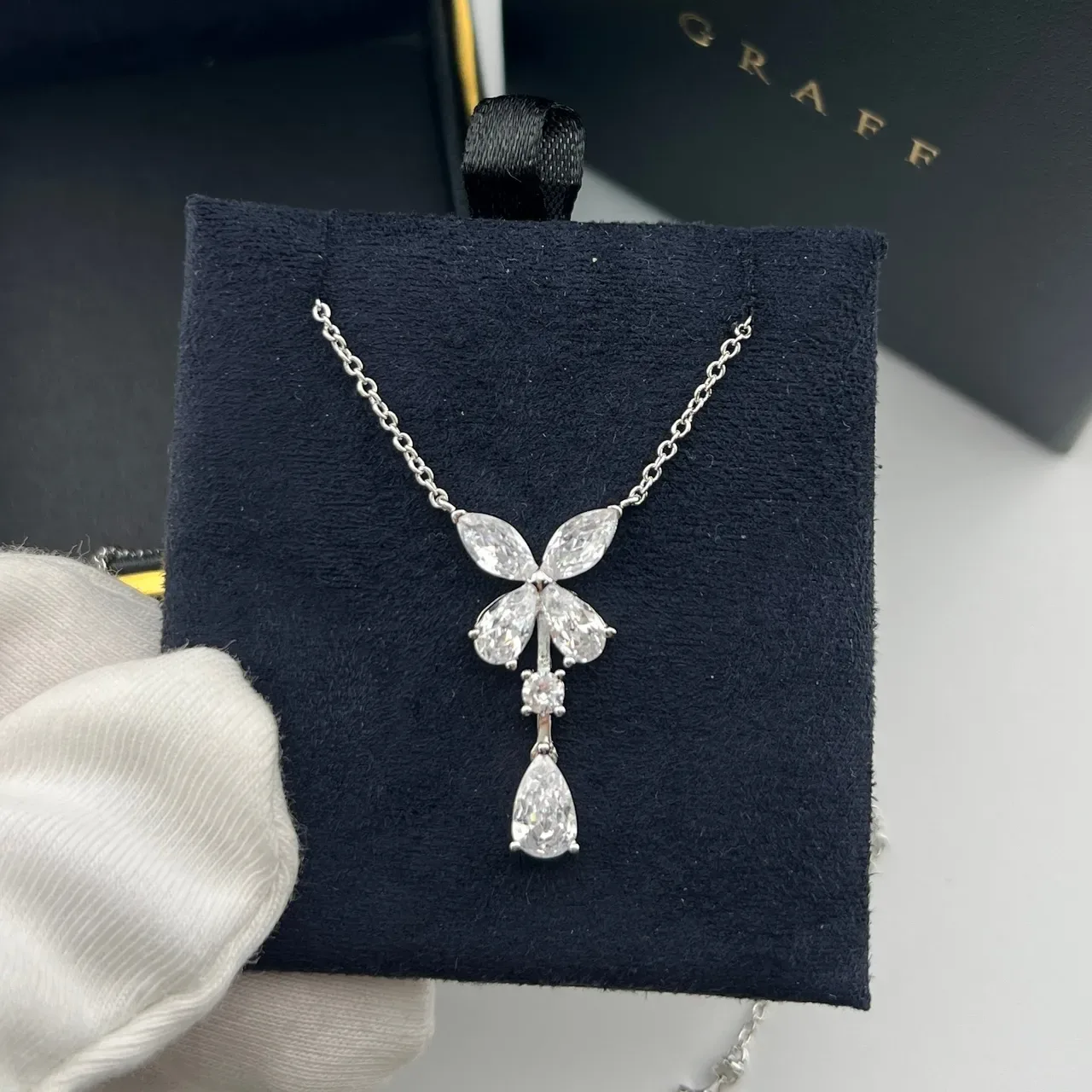 Graff Flower-Inspired Marquise and Pear-Cut Diamond Pendant Necklace 4