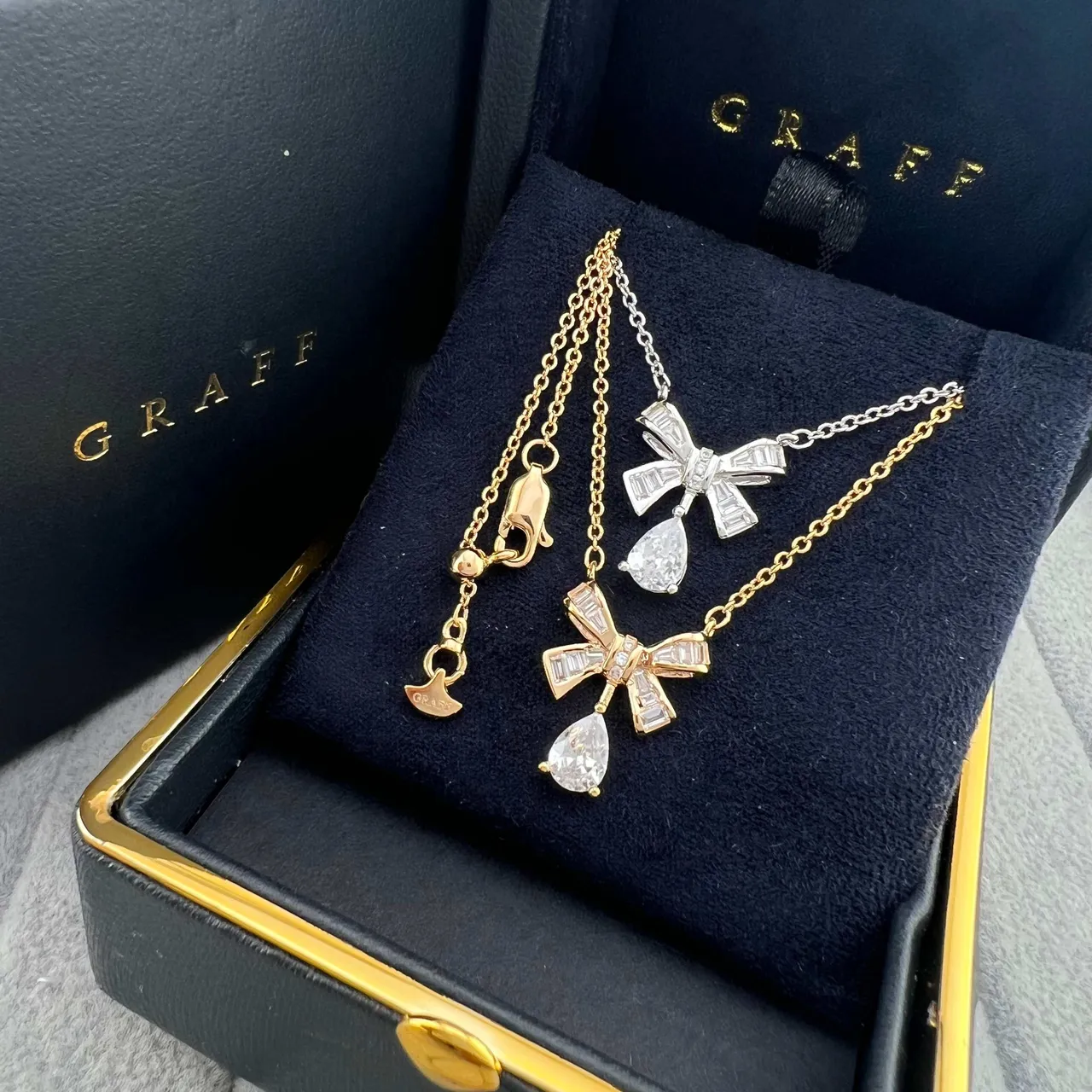 Graff Gold Silver Bow-Shaped Diamond Motif Drop Pendant Necklace 4