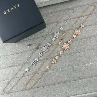 Graff قلادة فضية ذهبية بنمط زهري حجر باڤيه ست