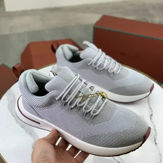 حذاء رياضي بجزء علوي من شبكة محبوكة رمادي بني، midsole منحوت أبيض