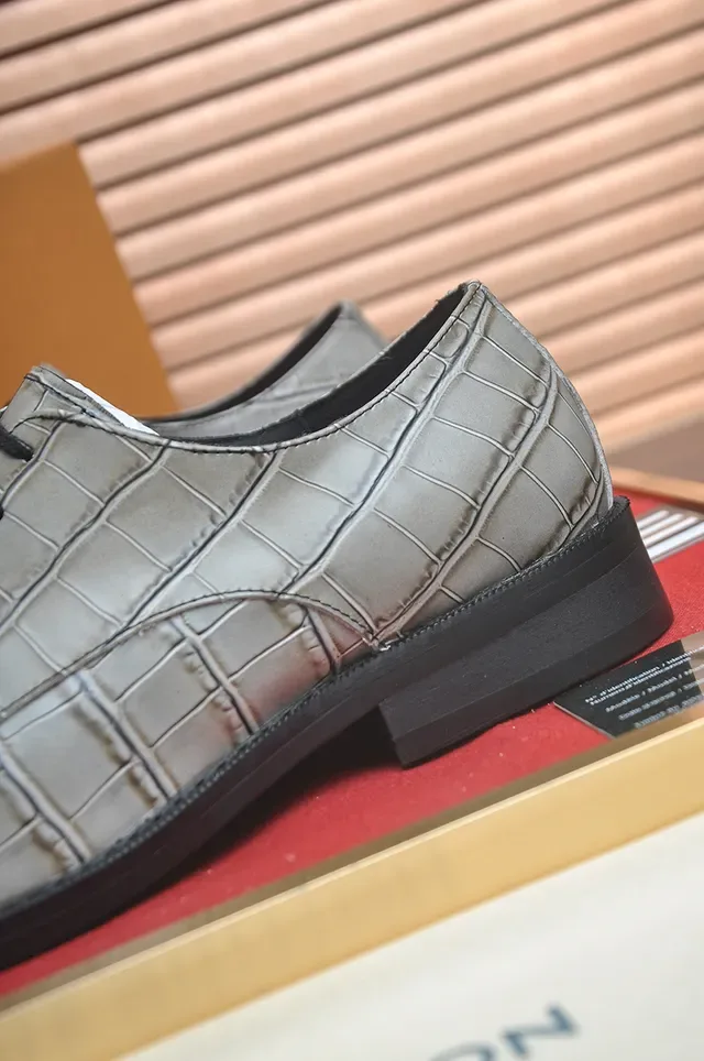 Gray Crocodile-Embossed Cap-Toe Oxford Shoes 2