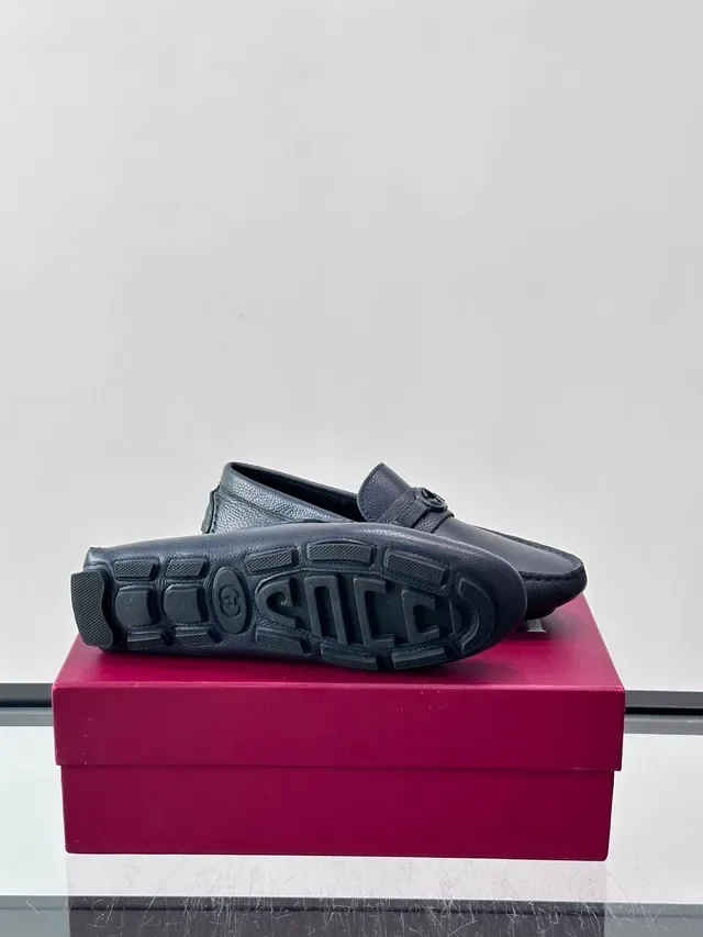 Gray Pebbled Leather Moc-Toe Stitching Loafer 2