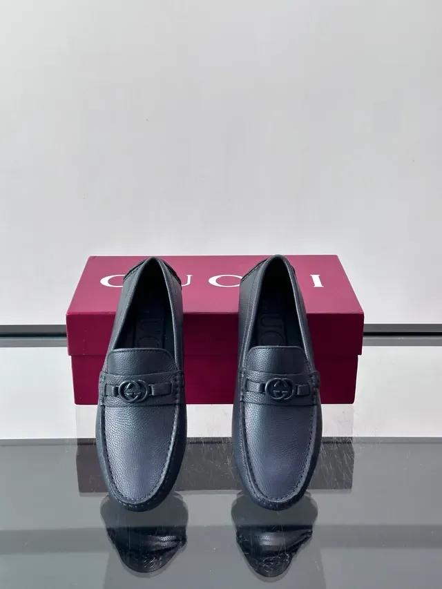Gray Pebbled Leather Moc-Toe Stitching Loafer 4