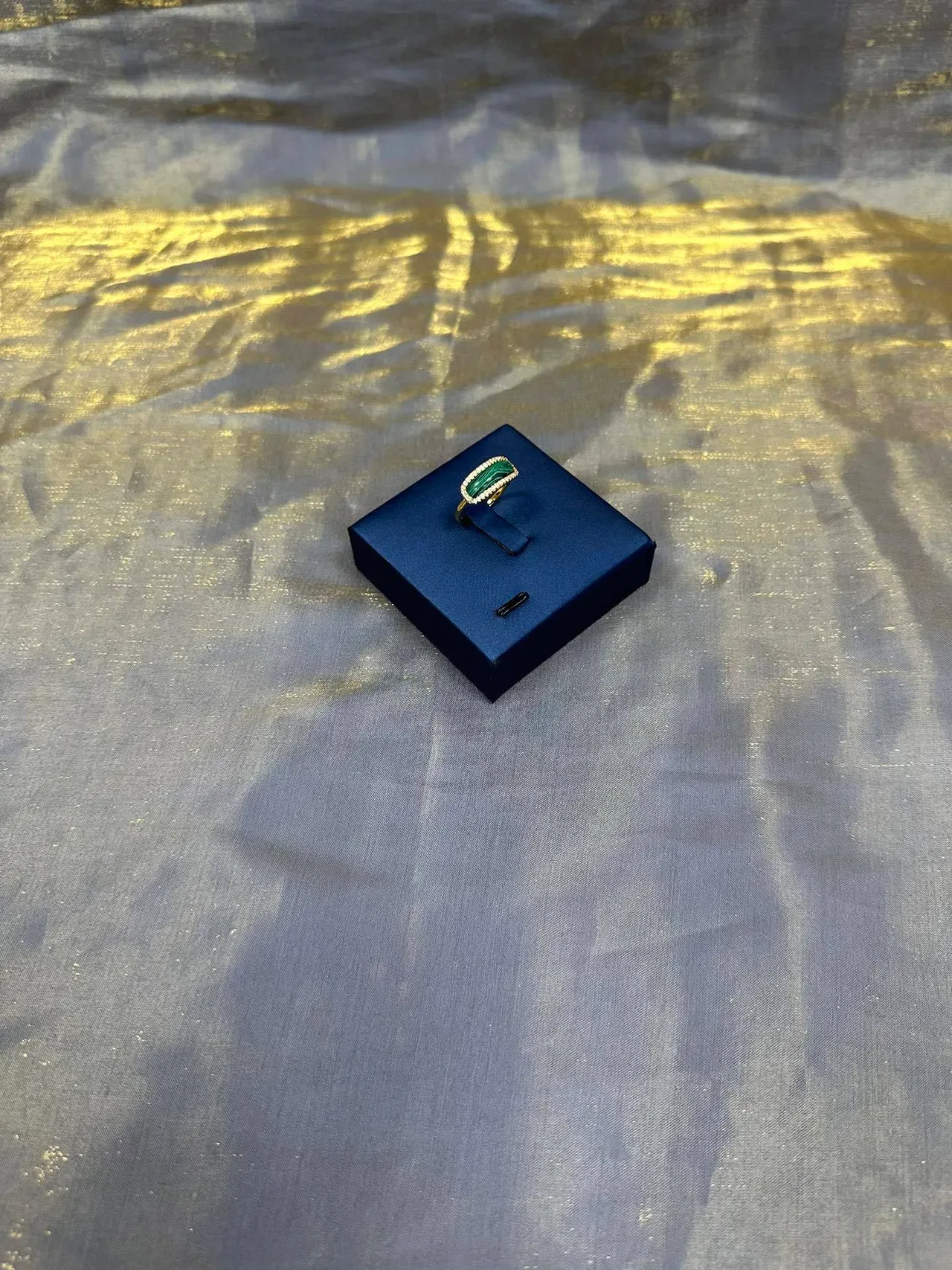Green Gold Rectangular Malachite Cabochon Pavé-Set White Stones Border Ring 9