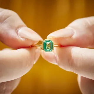 Green Octagonal Emerald-Cut Gemstone Yellow Gold Ring