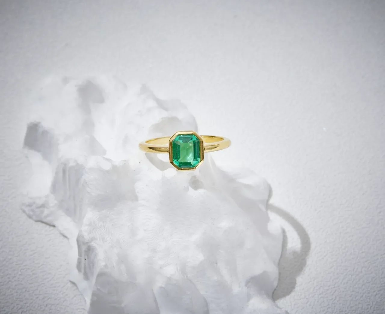 Green Octagonal Emerald-Cut Gemstone Yellow Gold Ring 6