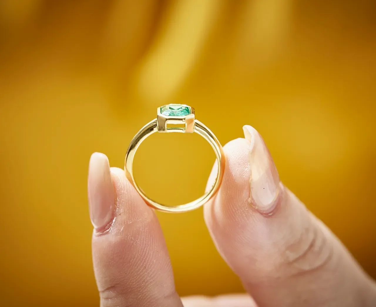 Green Octagonal Emerald-Cut Gemstone Yellow Gold Ring 8