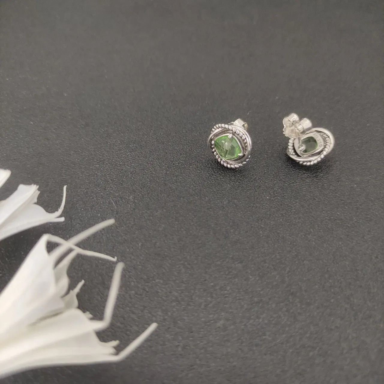 Green Silver Faceted Square-Cut Stone Textured Rope-Edge Bezel Earrings 6