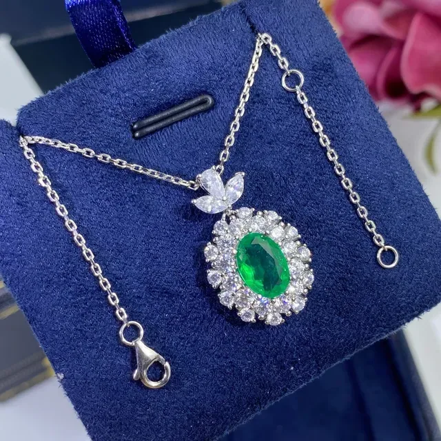 Green Silver Oval-Cut Gemstone Halo Pavé Setting Necklace 4