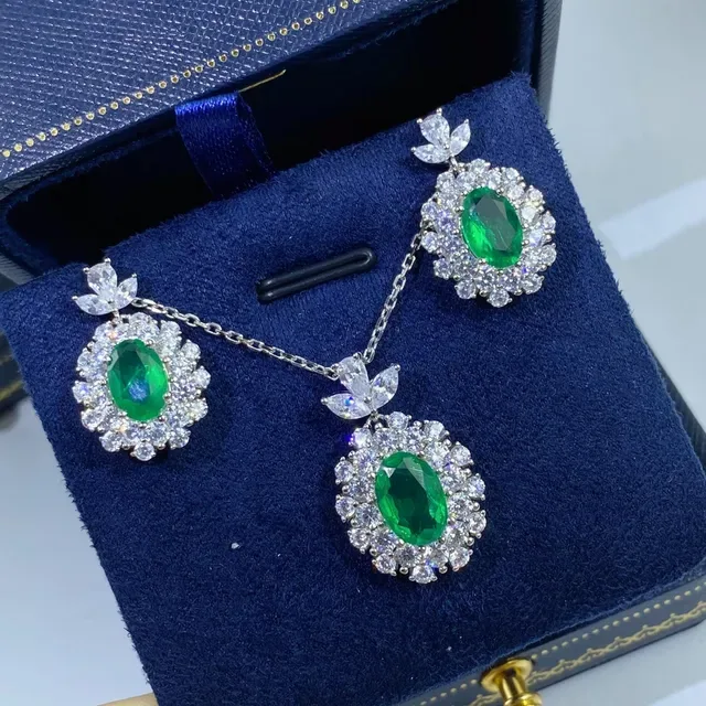 Green Silver Oval-Cut Gemstone Halo Pavé Setting Necklace 7
