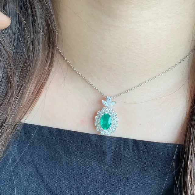 Green Silver Oval-Cut Gemstone Halo Pavé Setting Necklace 8