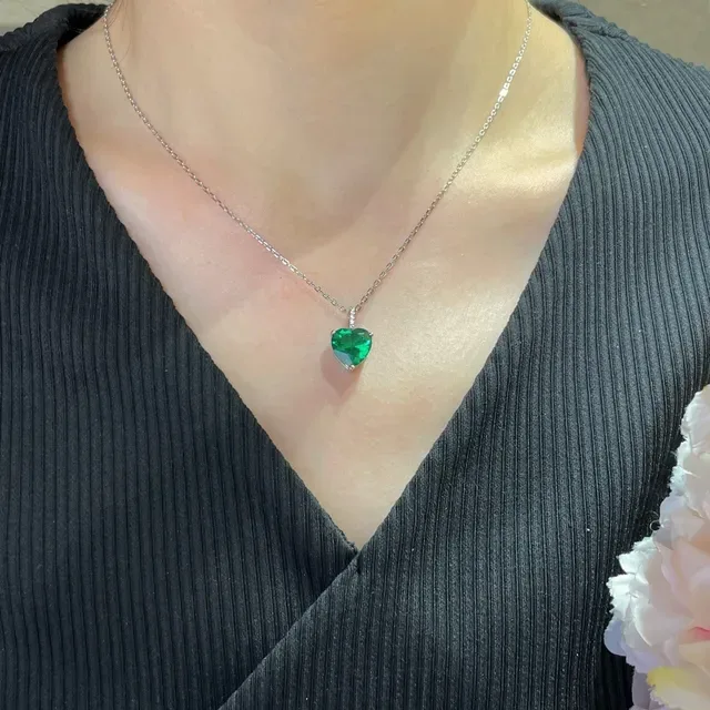 Green Yellow Heart-Shaped Gemstone Pendants Prong-Set Stones Necklace 9