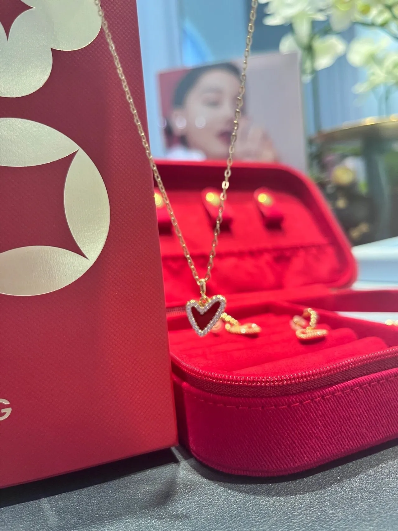 HEFANG Red Gold Heart-Shaped Pendant Enamel Center Necklace 3