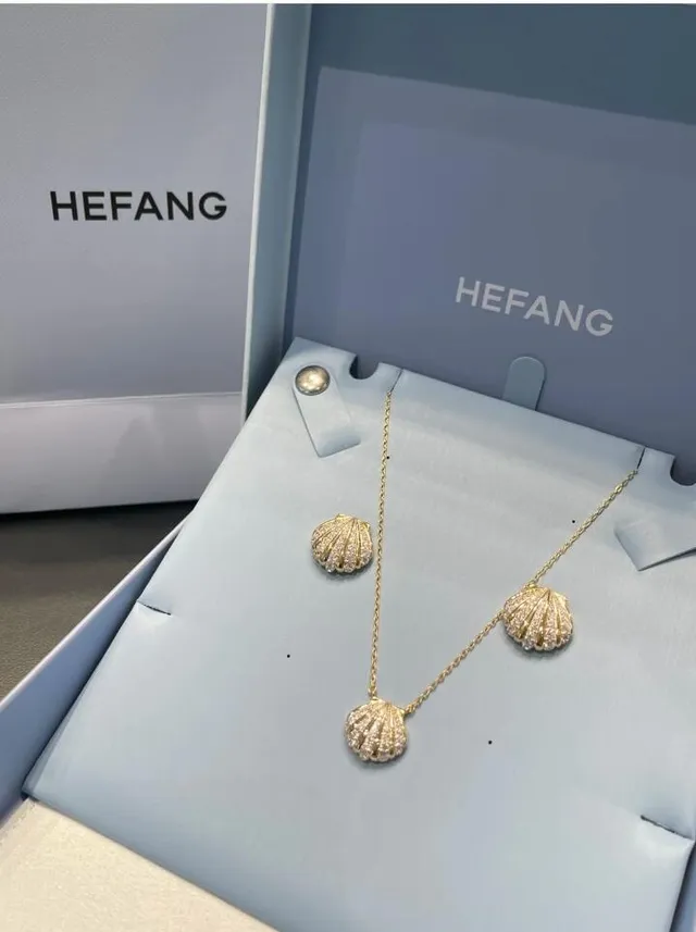 HEFANG Shell-Shaped Pavé Stud Earrings 3
