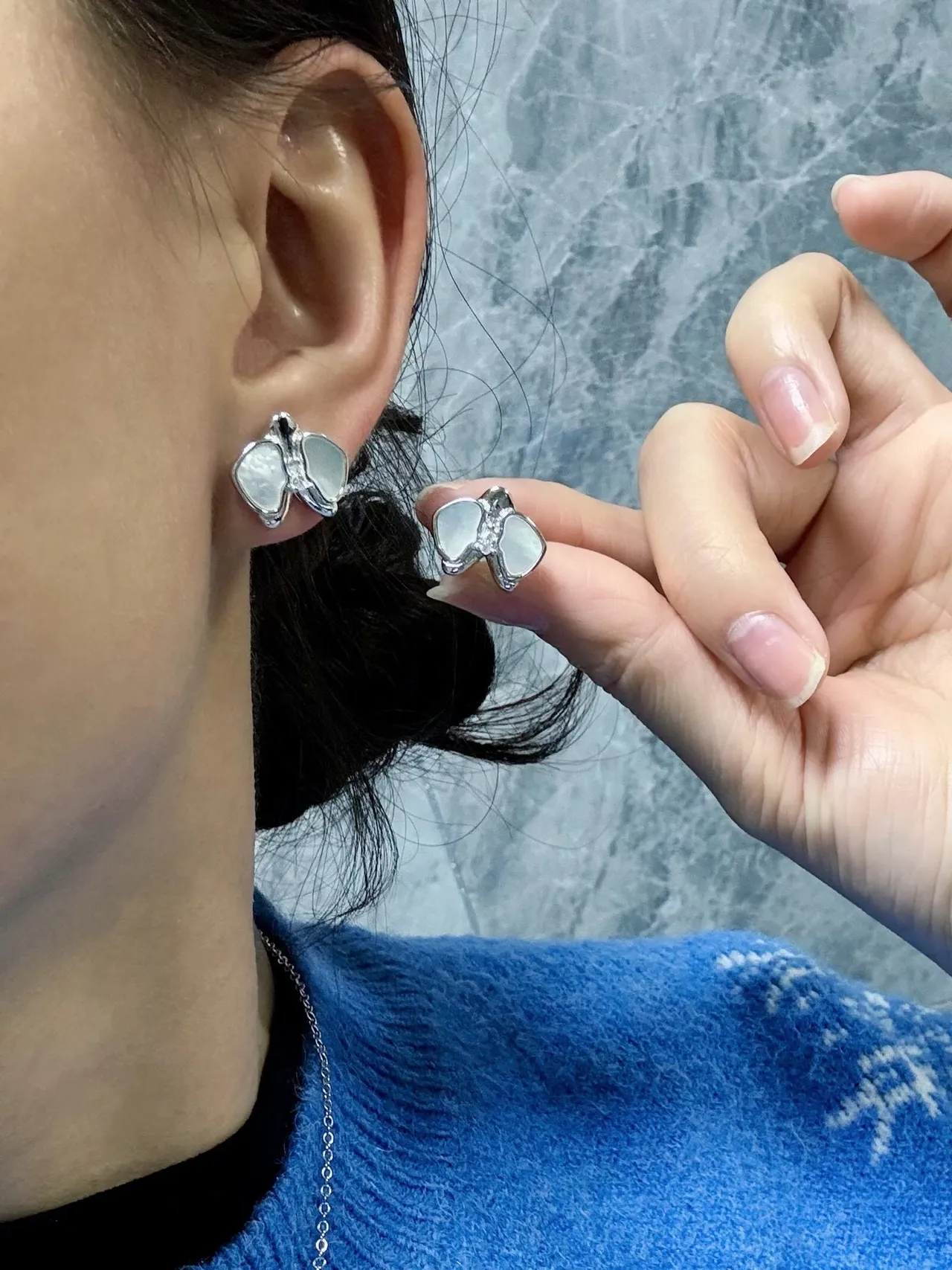 HEFANG 银白蝴蝶形珍珠母嵌镶吊坠项链 3