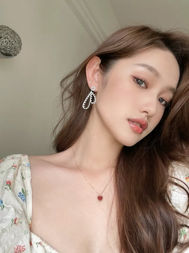 HEFANG Teardrop Pavé Crystal Spike Earrings 3