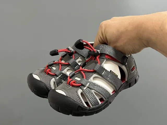 KEEN Newport Jr. Sandales casuales noires et blanches 21