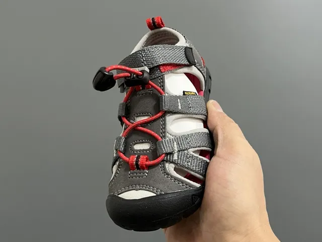 KEEN Newport Jr. Sandales casuales noires et blanches 22