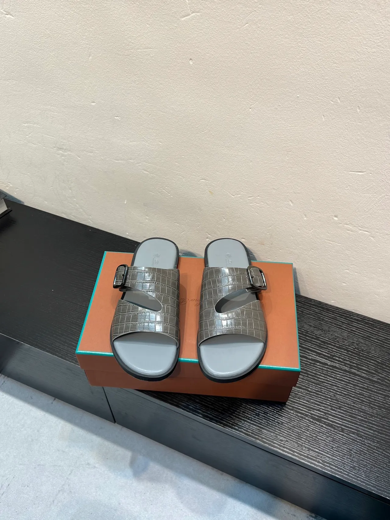 Metallic Gray Croc-Embossed Double Strap Buckle Casual Sandals 2