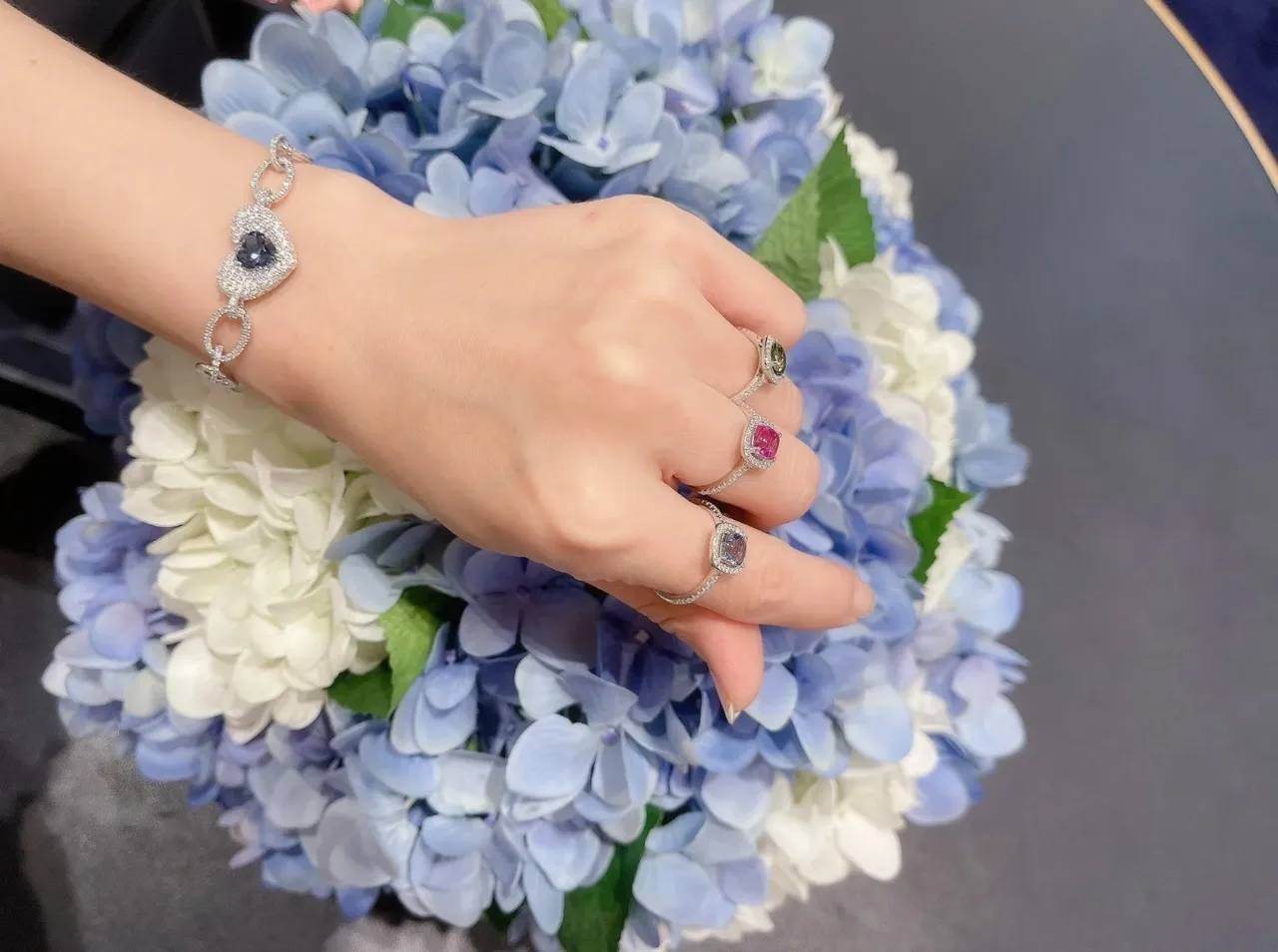 Navy Silver Heart-Shaped Centerpiece Pavé-Set White Stones Bracelet 2