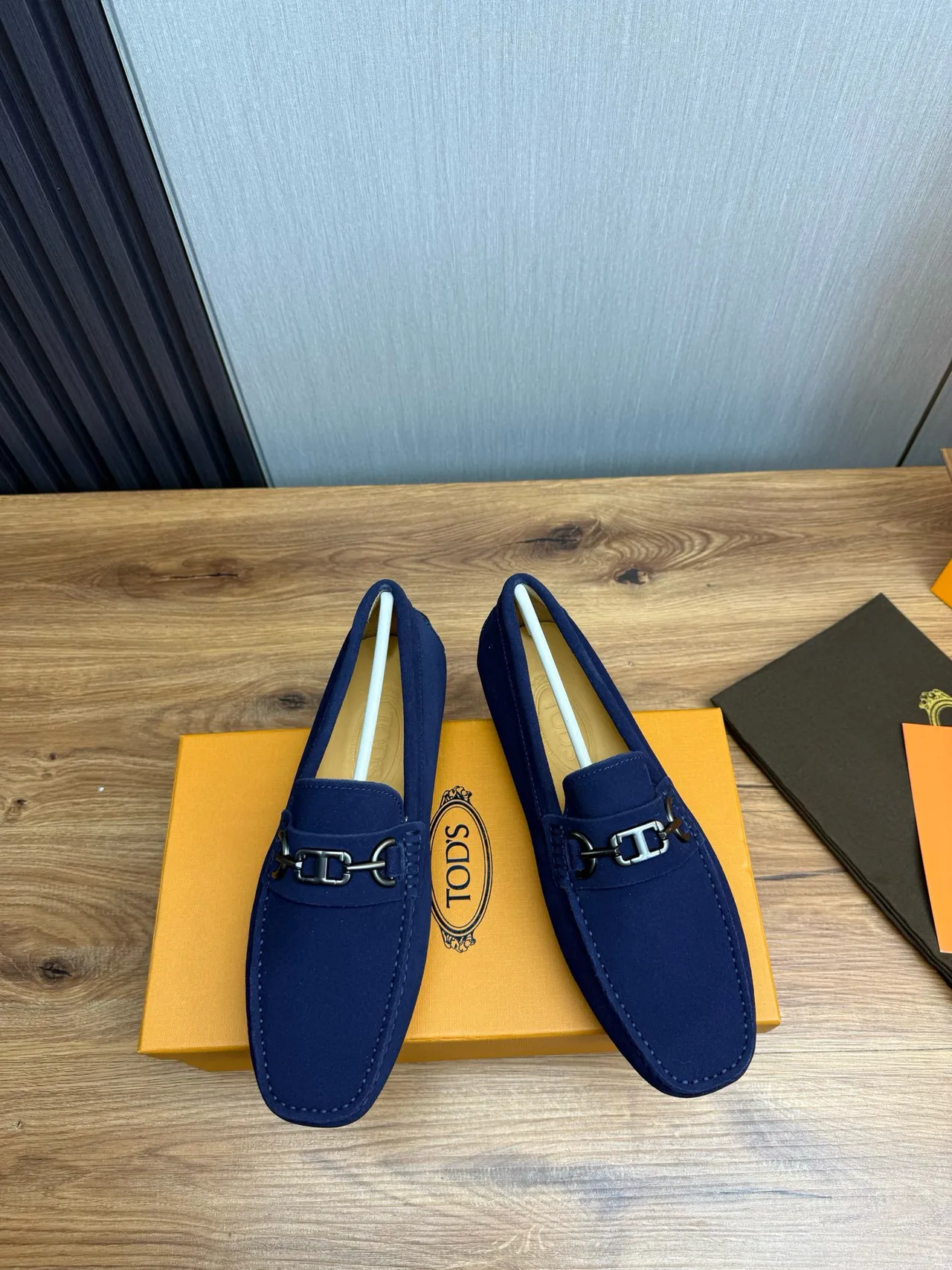 Moc-Toe Slip-On Loafer en daim navy avec boucle horsebit 2