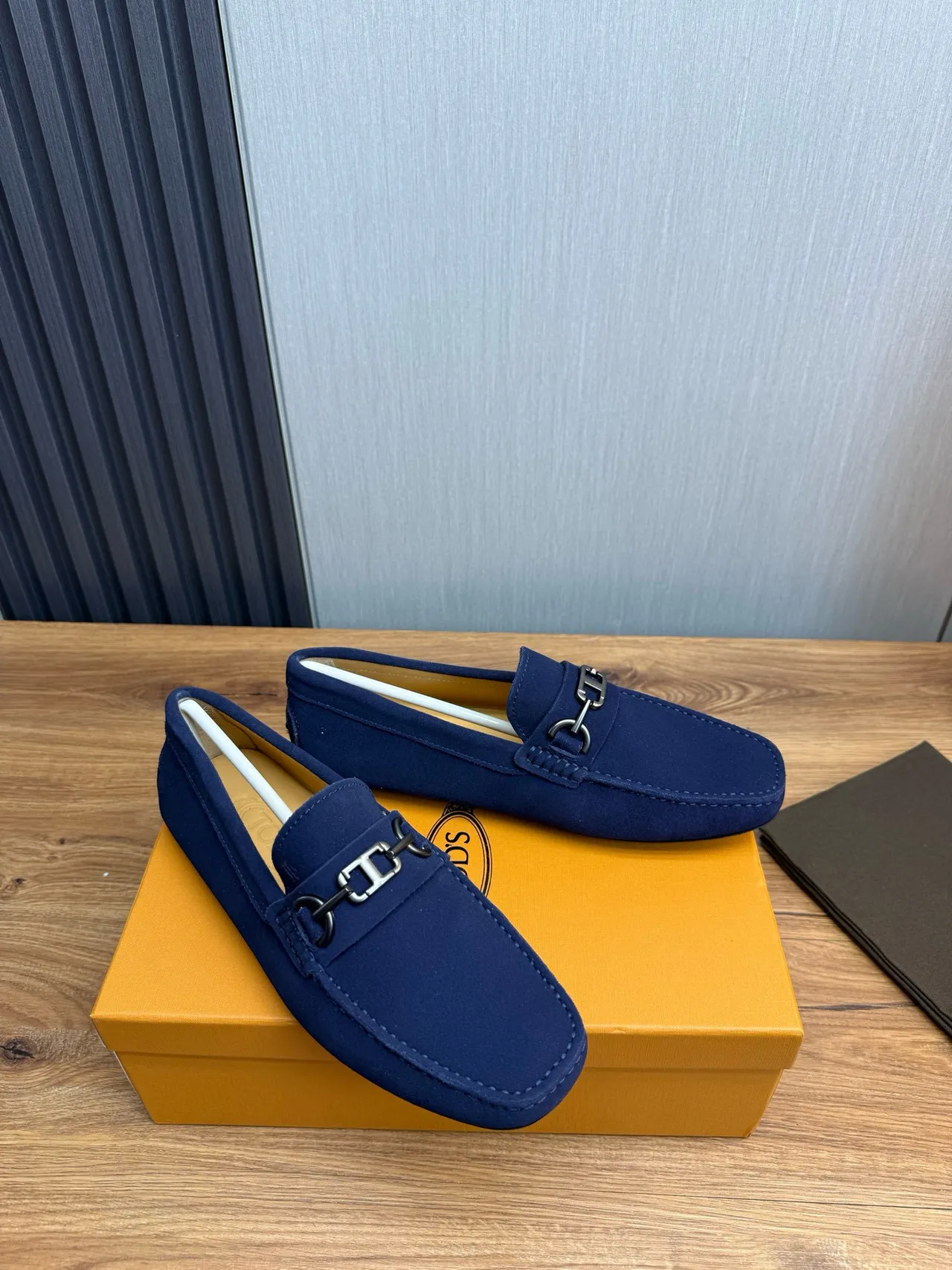 Moc-Toe Slip-On Loafer en daim navy avec boucle horsebit 3