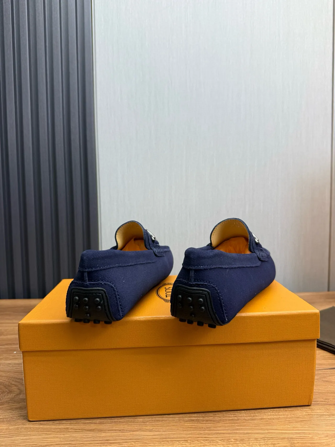 Moc-Toe Slip-On Loafer en daim navy avec boucle horsebit 5