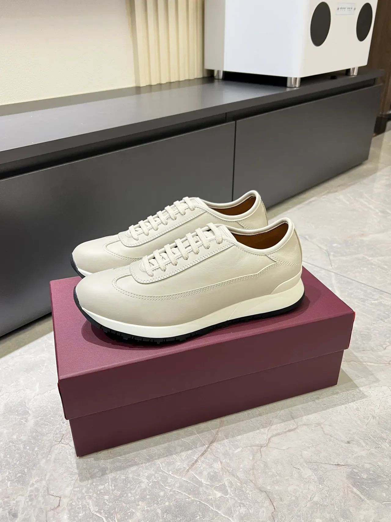 Off-White Leather Low-Top Lifestyle Sneakers 5