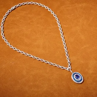 Collier pendentif halo en saphir ovale et diamant